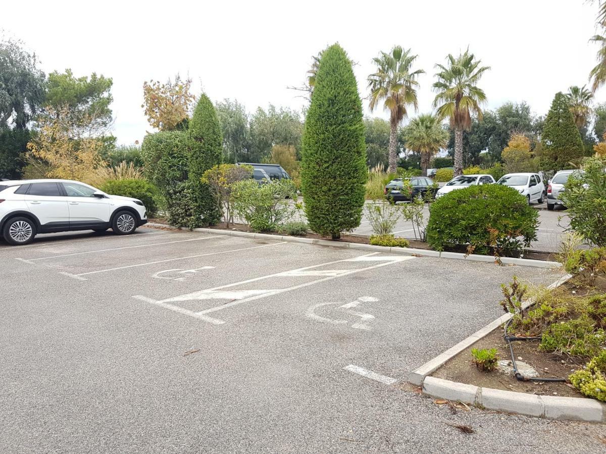 Les Ecrins De La Badine - Hameaux Apartment อิแยร์ ภายนอก รูปภาพ